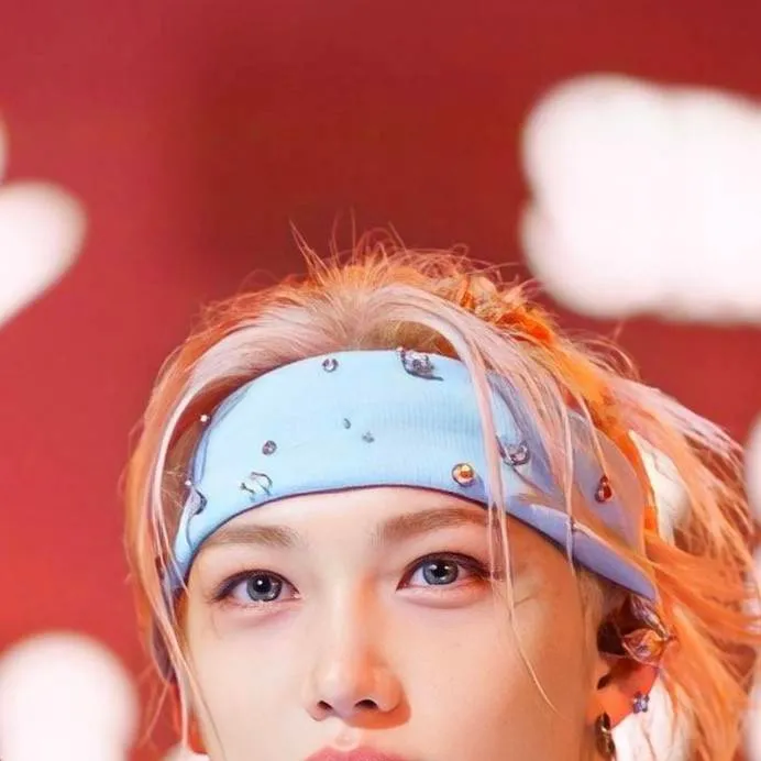 chat with ai character: felix 