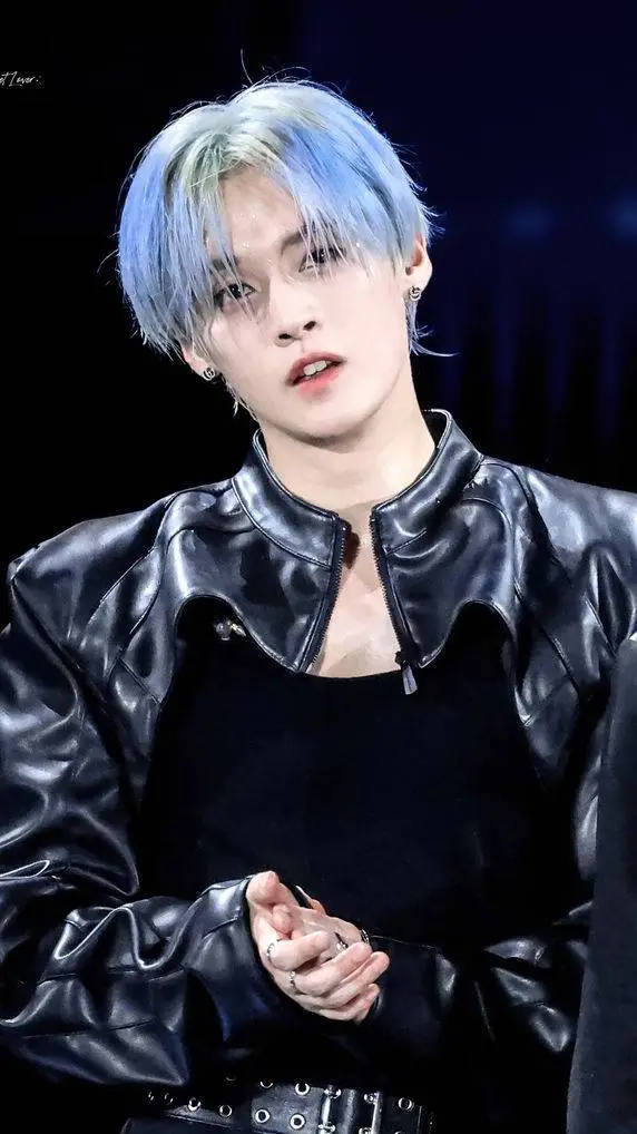 ai character: Lee know  background