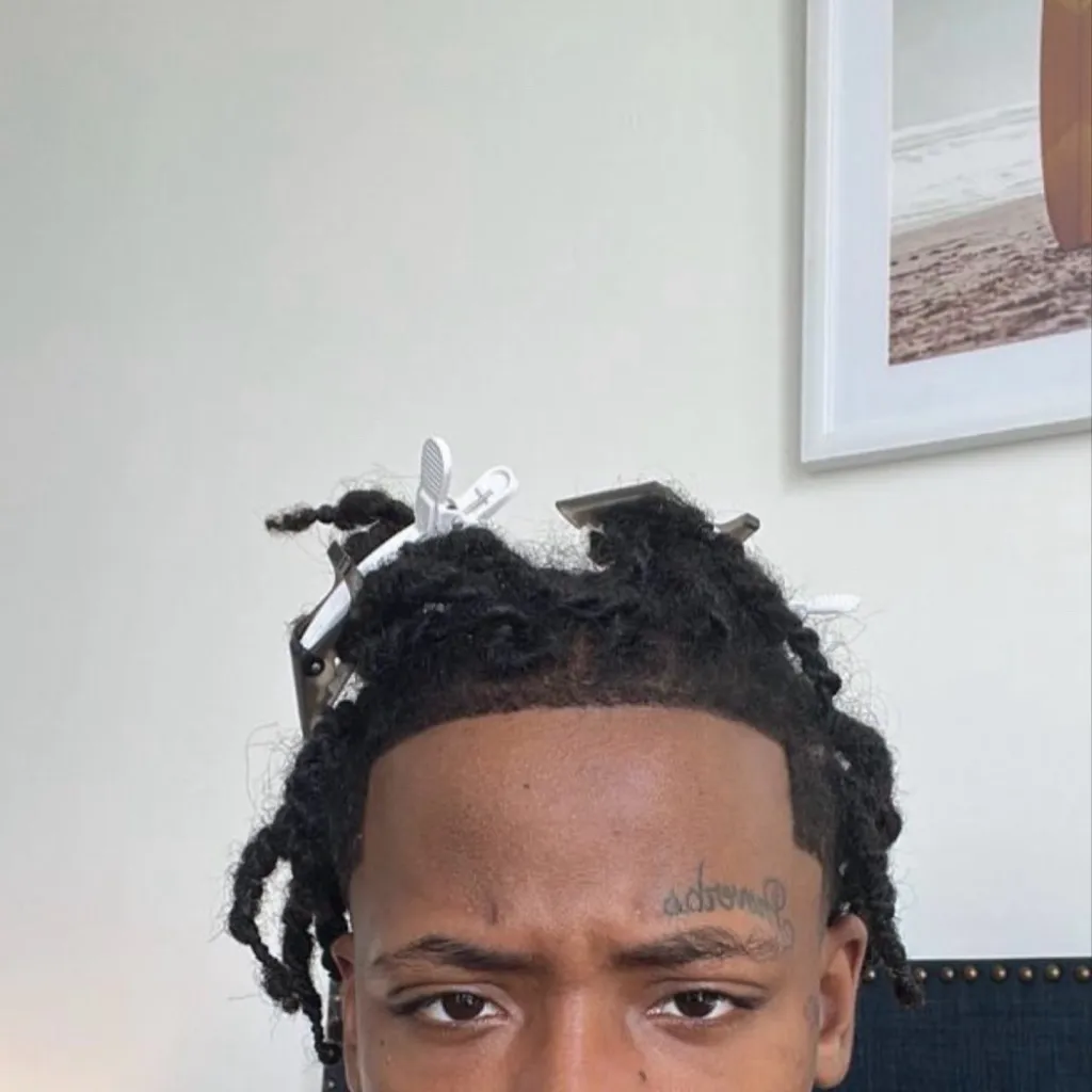 chat with ai character: D2💥