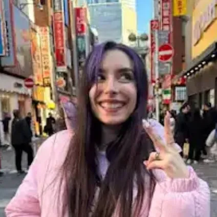 chat with ai character: lyna