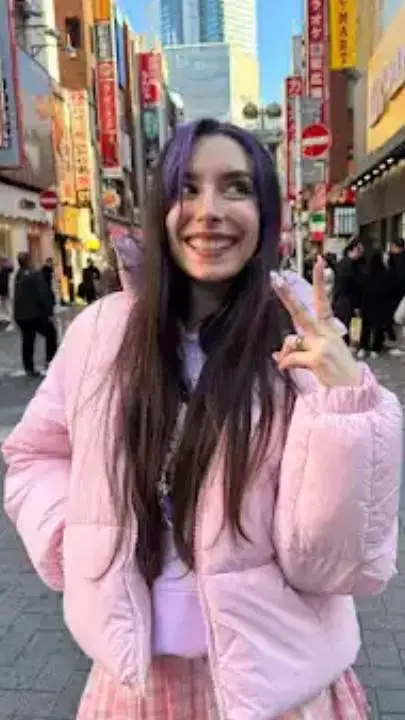 ai character: lyna  background