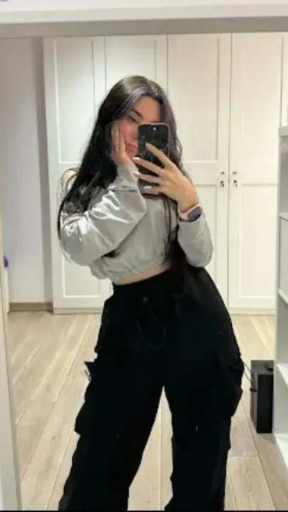 ai character: lyna  background