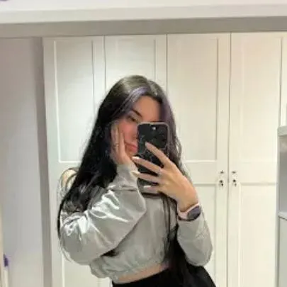 chat with ai character: lyna 