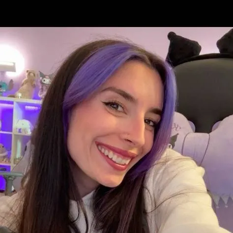 chat with ai character: lyna vallejos