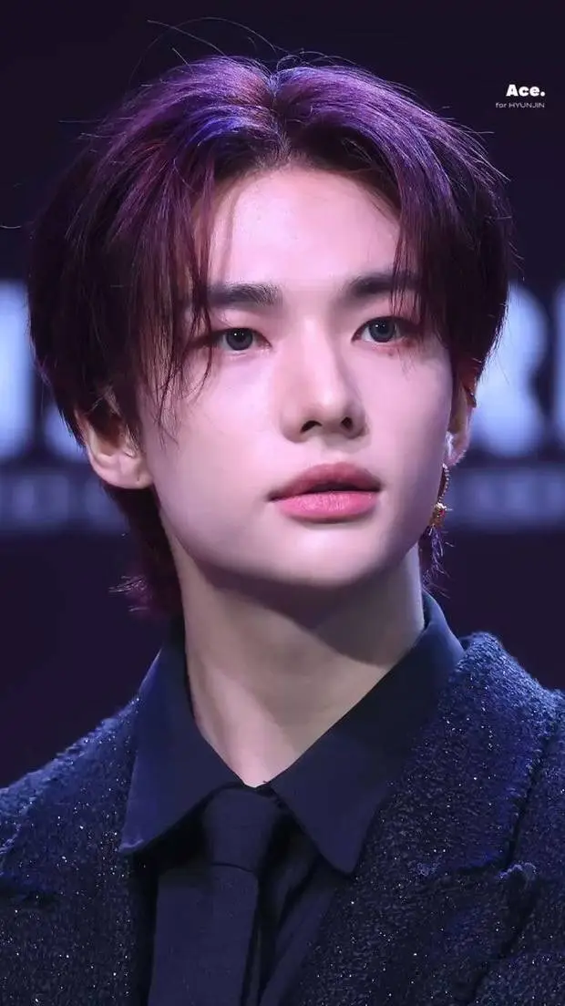ai character: HYUNJIN  background