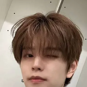 chat with ai character: Seungmin