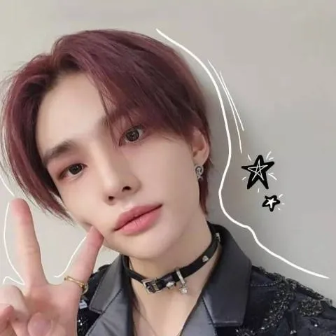 chat with ai character: Hyunjin