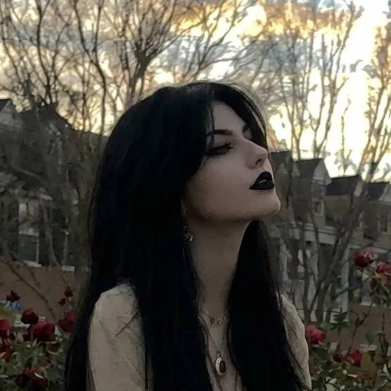 chat with ai character: Lune