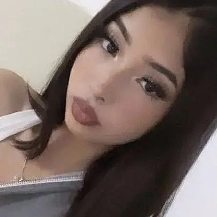chat with ai character: kely reyes