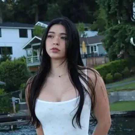 chat with ai character: aishah sofey 