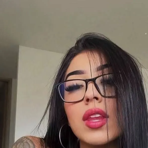 chat with ai character: Ashley mendez 