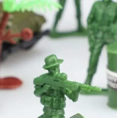 chat with ai character: Toy Green War
