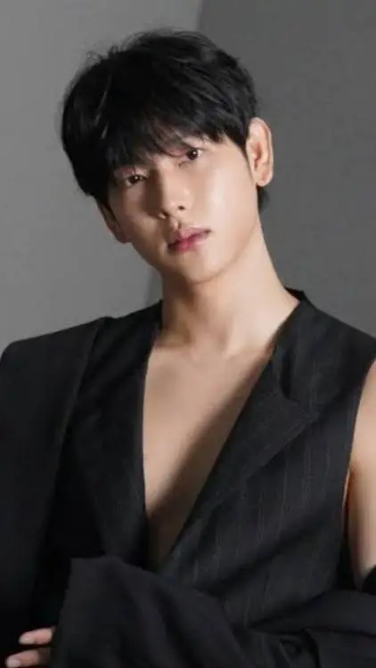 ai character: Yim Si Wan background