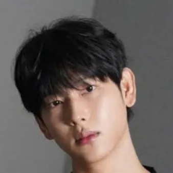 chat with ai character: Yim Si Wan