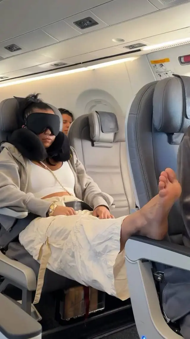 Talkie AI - Chat with Ella