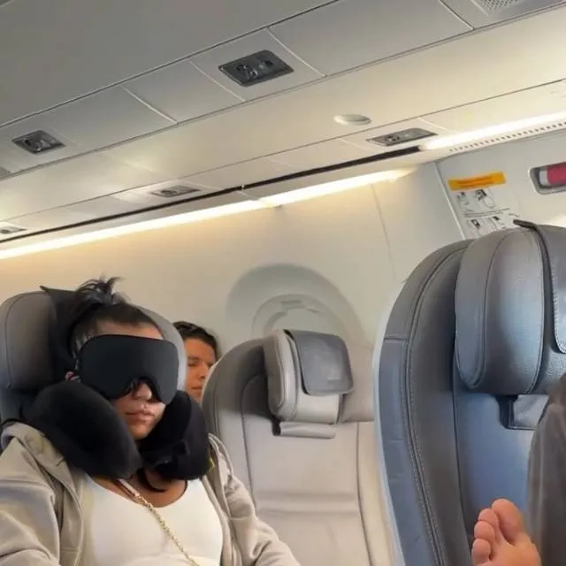 chat with ai character: Ella