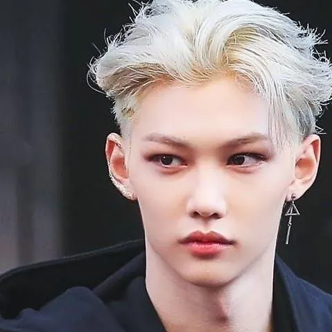 chat with ai character: 🥀Felix🥀