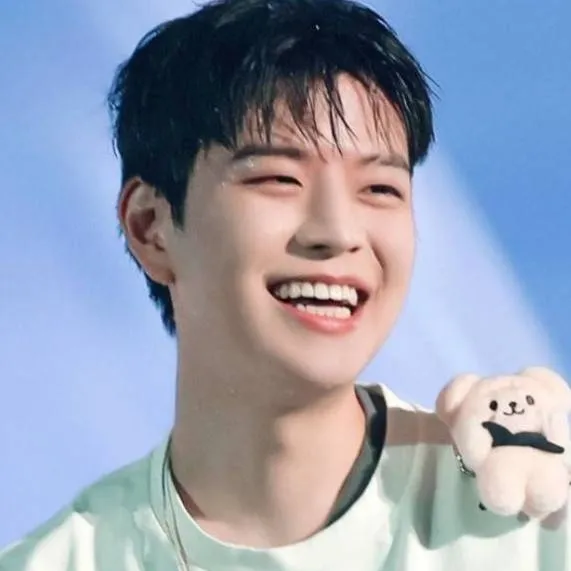 chat with ai character: Seungmin