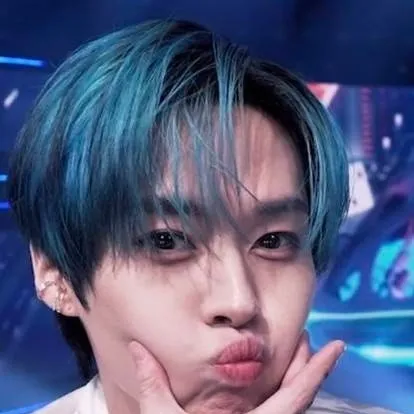 chat with ai character: 𝕝𝕖𝕖 𝕞𝕚𝕟𝕙𝕠