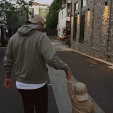 chat with ai character: Austin ❤️👶🏼