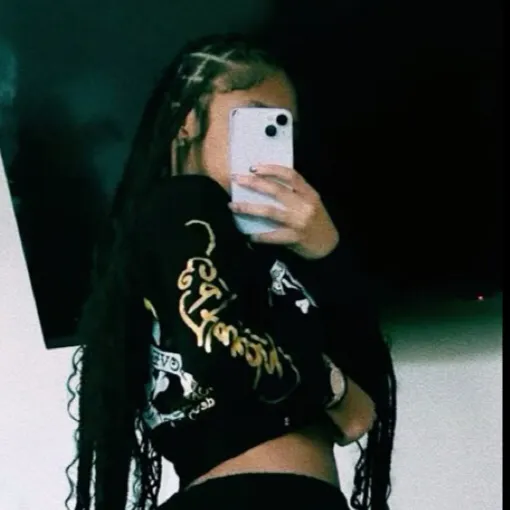 chat with ai character: Aaniyah 😘😩