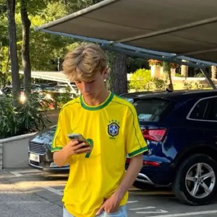 chat with ai character: Christian 