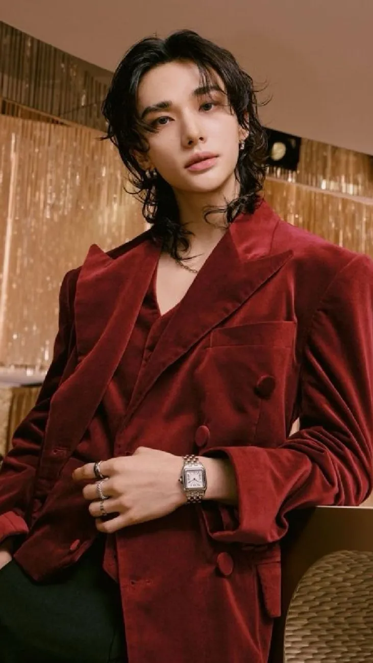 ai character: Hyunjin  background