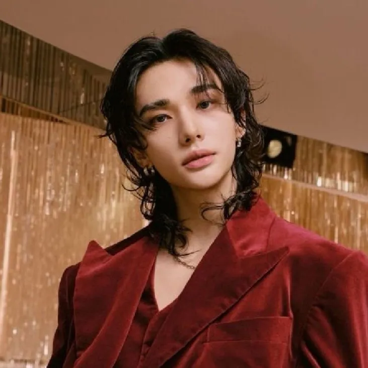 chat with ai character: Hyunjin 