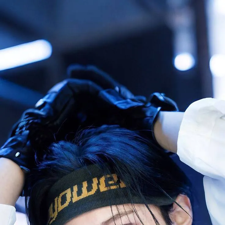 chat with ai character: Felix