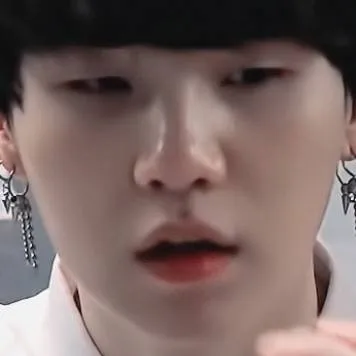 chat with ai character: 🐱Min yoongi (suga)