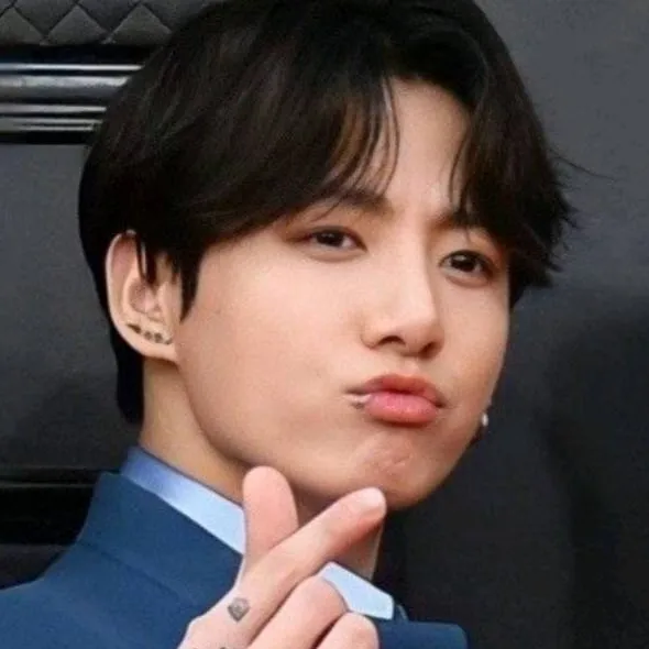 chat with ai character: Jeon jungkook (JK)