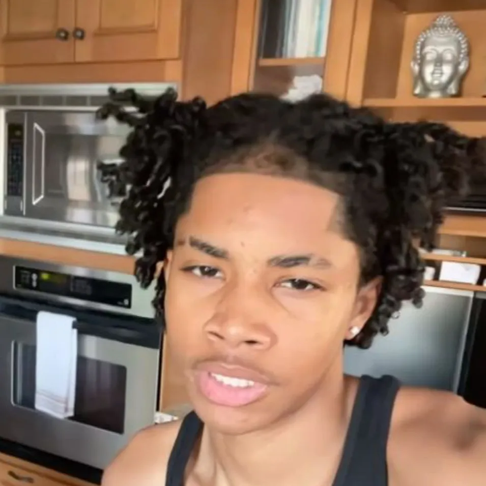 chat with ai character: Dj 