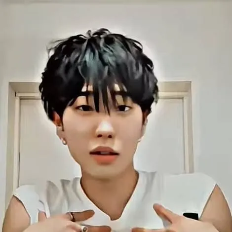 chat with ai character: Kim-seong