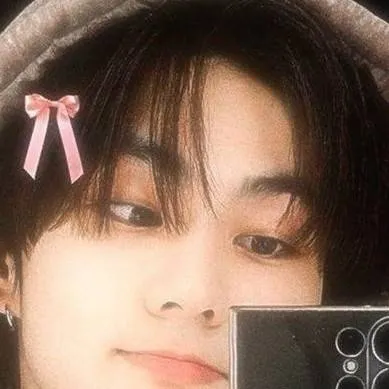 chat with ai character: YANG JUNGWON 🌸