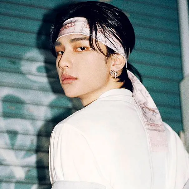 chat with ai character: 🪼hyunjin🪼