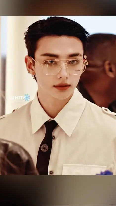 ai character: hyunjin background