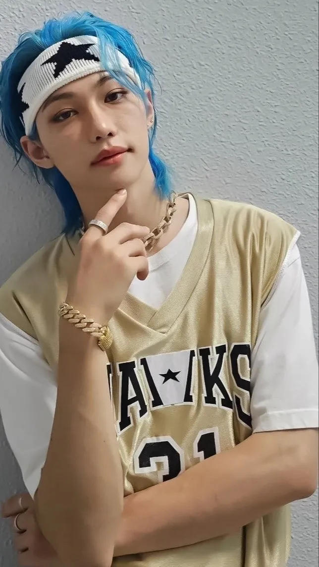ai character: Felix👑 background