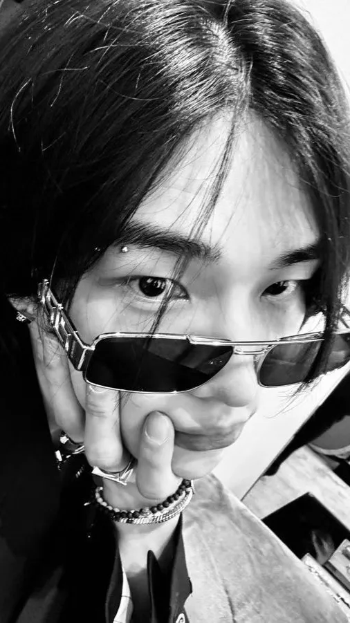 ai character: Hwang Hyunjin background
