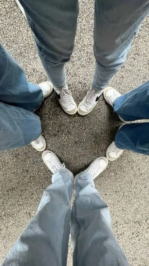 ai character: peak lol background