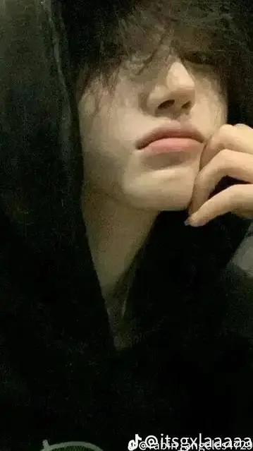 ai character: 🎀𝑑𝑟𝑎𝑘𝑒🎀 background