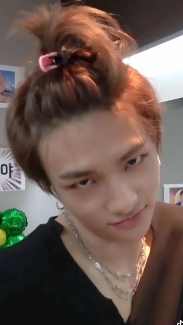 ai character: Skz!  background