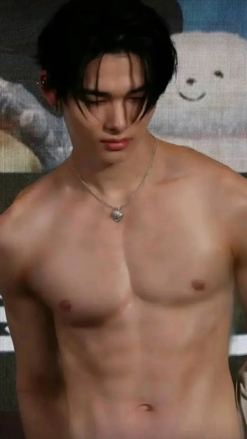 ai character: Nishimura Niki  background