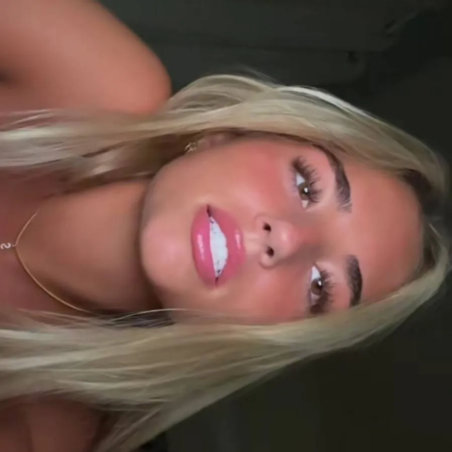 chat with ai character: Aurora🇸🇯🇺🇲