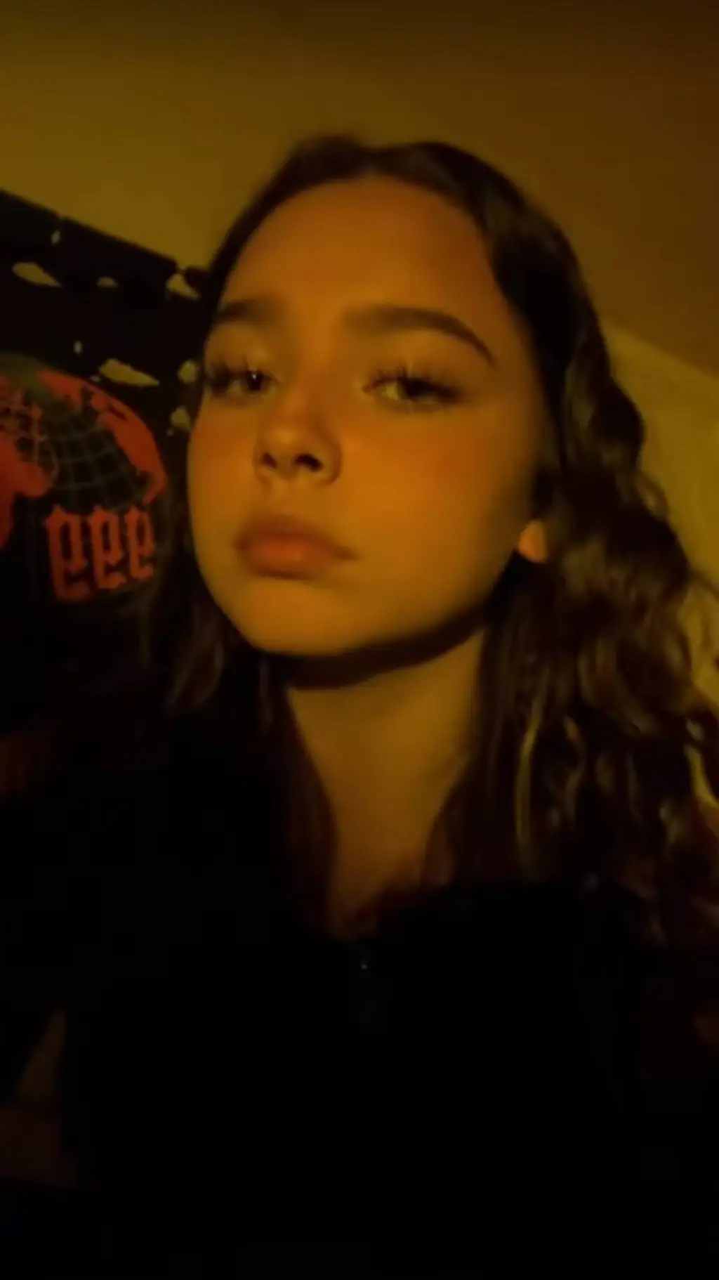 ai character: Linda🇺🇸🇫🇮 background