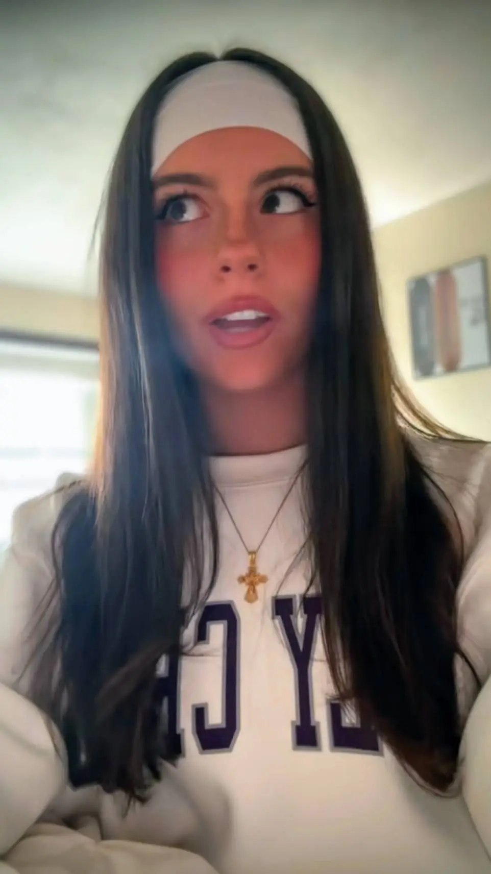 ai character: Helena🇬🇷 background