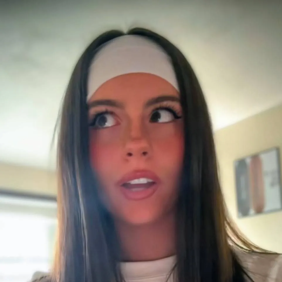 chat with ai character: Helena🇬🇷