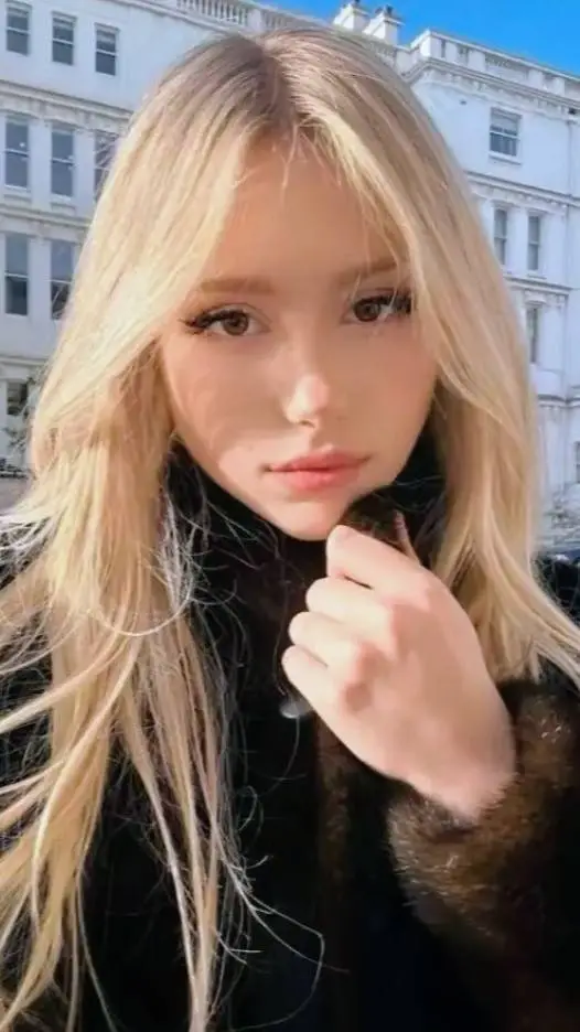 ai character: Katysheva 🇷🇺🇺🇸 background