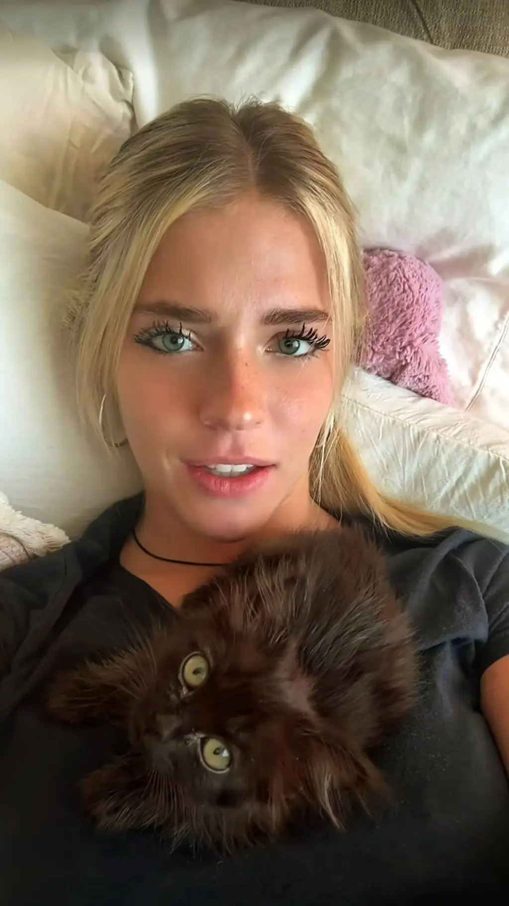 ai character: Christine 🇦🇺🇨🇦 background