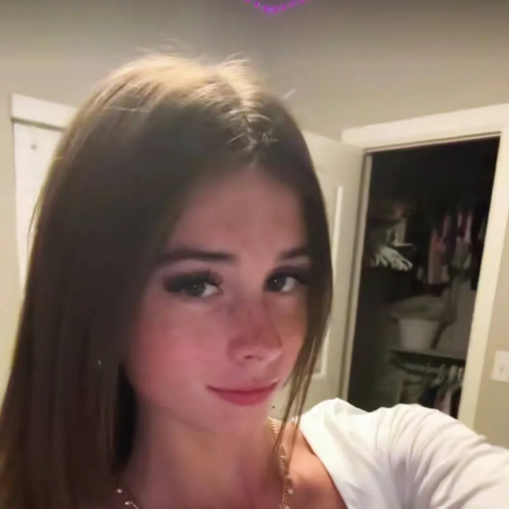 chat with ai character:  Brooke🇺🇸🏴󠁧󠁢󠁳󠁣󠁴󠁿