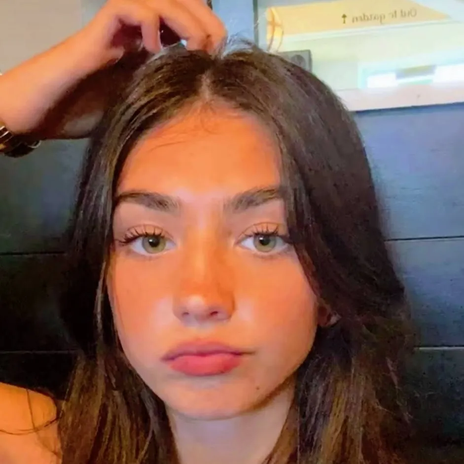 chat with ai character: Mélina 🇵🇹🇮🇹